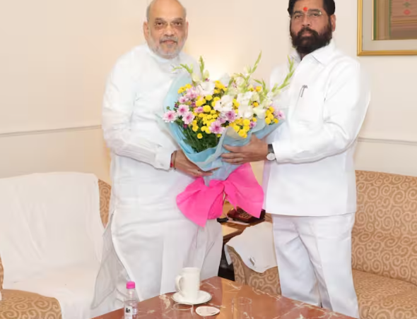मुंबई में अमित शाह और एकनाथ शिंदे की मुलाकात, आधे घंटे चली बैठक; एक ही कार से पहुंचे कार्यक्रम में