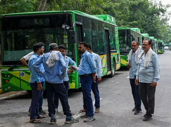 दिल्ली में DTC बस चालकों की हड़ताल तीसरे दिन भी जारी, यात्रियों की बढ़ी परेशानी