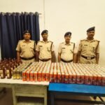 धनबाद रेलवे स्टेशन पर RPF की बड़ी कार्रवाई, ट्रेन से 130 लीटर बीयर और अंग्रेजी शराब बरामद