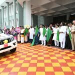 पाकुड़ पुलिस को मिले 14 नए वाहन और 18 बाइक, सांसद ने दिखाई हरी झंडी