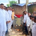 पियरसाल गांव में सड़क निर्माण का सपना साकार, सिंदरी विधायक चन्द्रदेव महतो ने किया शिलान्यास
