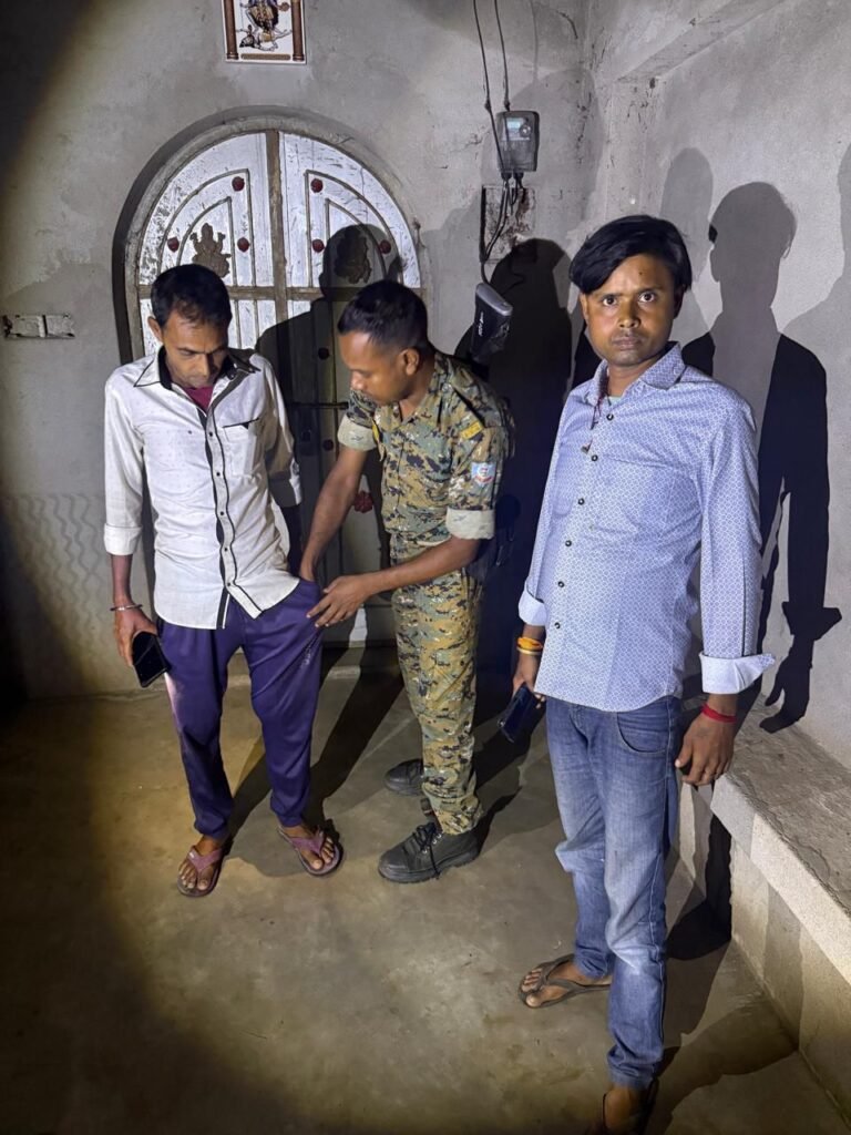 धनबाद में अड्डाबाजी के खिलाफ पुलिस का बड़ा अभियान, 16 लोगों को लिया हिरासत में