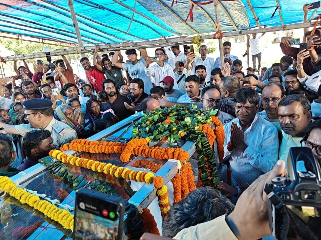 सुदिव्य कुमार सोनू के निधन पर धनबाद सांसद ढुल्लू महतो ने दी भावपूर्ण श्रद्धांजलि