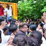 गिरिडीह में जनसैलाब के बीच सुदिव्य सोनू की अंतिम विदाई, बेटी को ढाढ़स देती दिखीं कल्पना सोरेन
