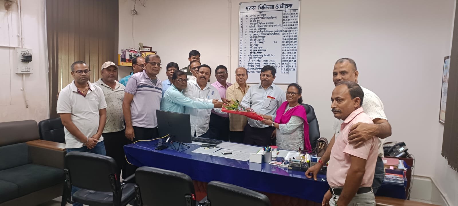 धनबाद रेल अस्पताल में बेहतर इलाज की मांग, ECRKU प्रतिनिधिमंडल ने CMS से की मुलाकात