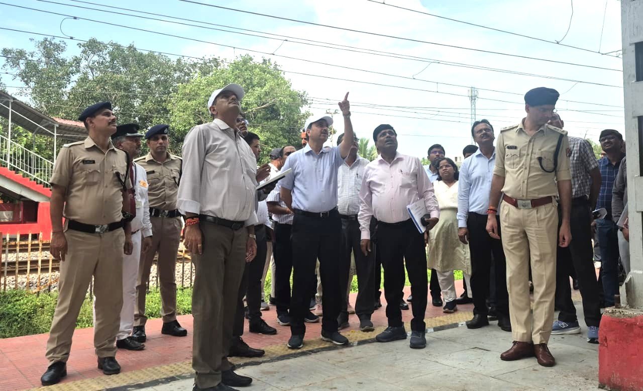 अमृत भारत स्टेशन योजना के कार्यों पर GM की नजर, समय सीमा में काम पूरा करने का निर्देश