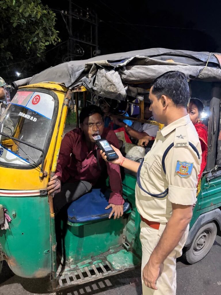 धनबाद में पुलिस का बड़ा अभियान, 17 अड्डाबाज हिरासत में; 1345 वाहनों की जांच