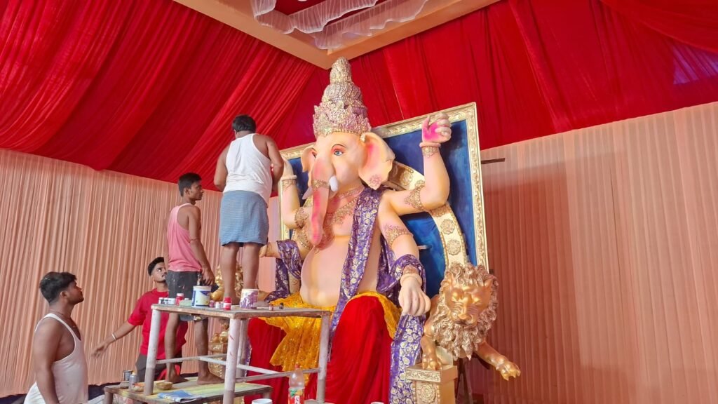 पाकुड़ में गणेश पूजा की तैयारी अंतिम चरण में, रेलवे मैदान में 28वां गणपति महोत्सव 14 सितंबर से
