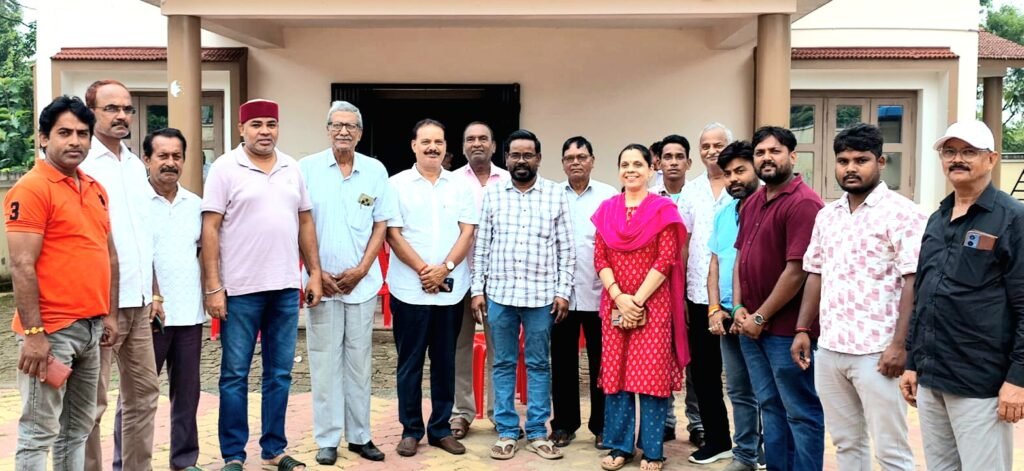 सिंदरी में आवास-लीज समस्या को लेकर विधायक से मिला बचाओ सामूहिक मोर्चा, आंदोलन पर चर्चा