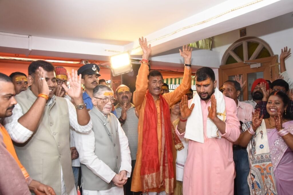 रांची में गणेश चतुर्थी की धूम, राज्यपाल ने की पूजा-अर्चना, संजय सेठ के आवास पर गूंजे गणपति बप्पा मोरया के जयकारे
