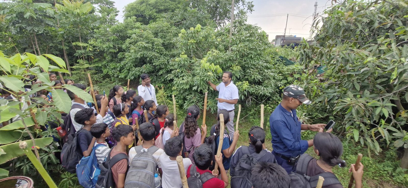 धनबाद में कृषि शोध केंद्र पहुंचे स्कूली बच्चे, दुर्लभ पौधों को देखकर बढ़ी प्रकृति संरक्षण की रुचि