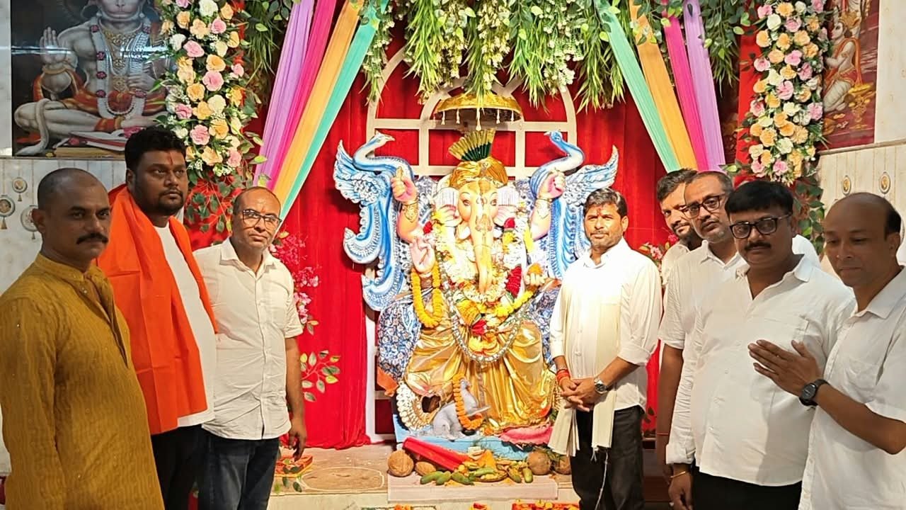 धनबाद के बरमसिया में गणेश उत्सव की धूम, जागरण में भक्तिमय हुआ हरि नारायण कॉलोनी का माहौल