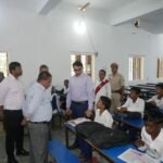 मॉडल स्कूल में विद्यार्थियों के बीच पहुंचे जिलाधिकारी, शैक्षणिक व्यवस्था का लिया जायजा