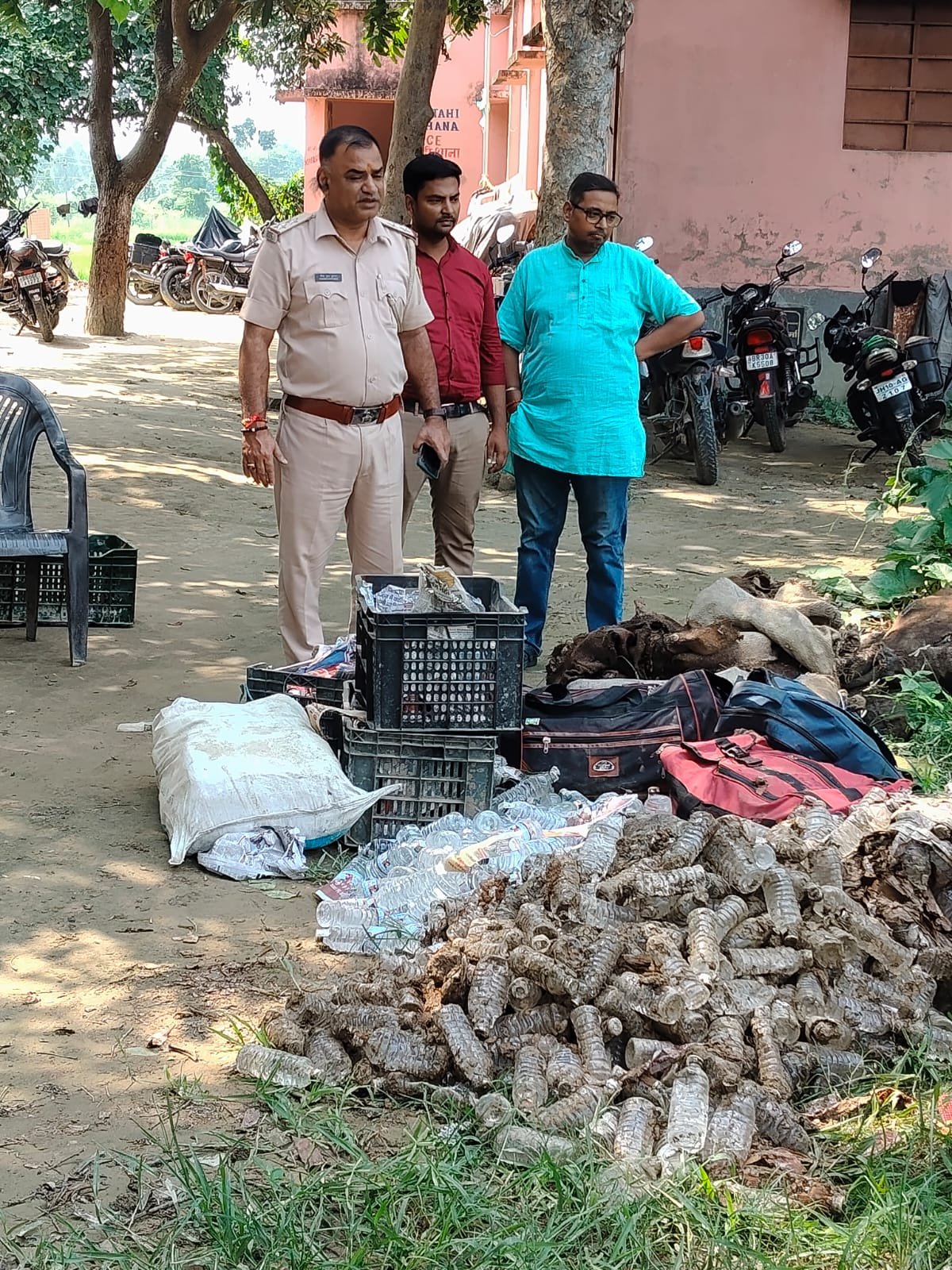 सीतामढ़ी में 998 लीटर से अधिक देसी-विदेशी शराब का विनष्टीकरण, मजिस्ट्रेट की मौजूदगी में हुई कार्रवाई