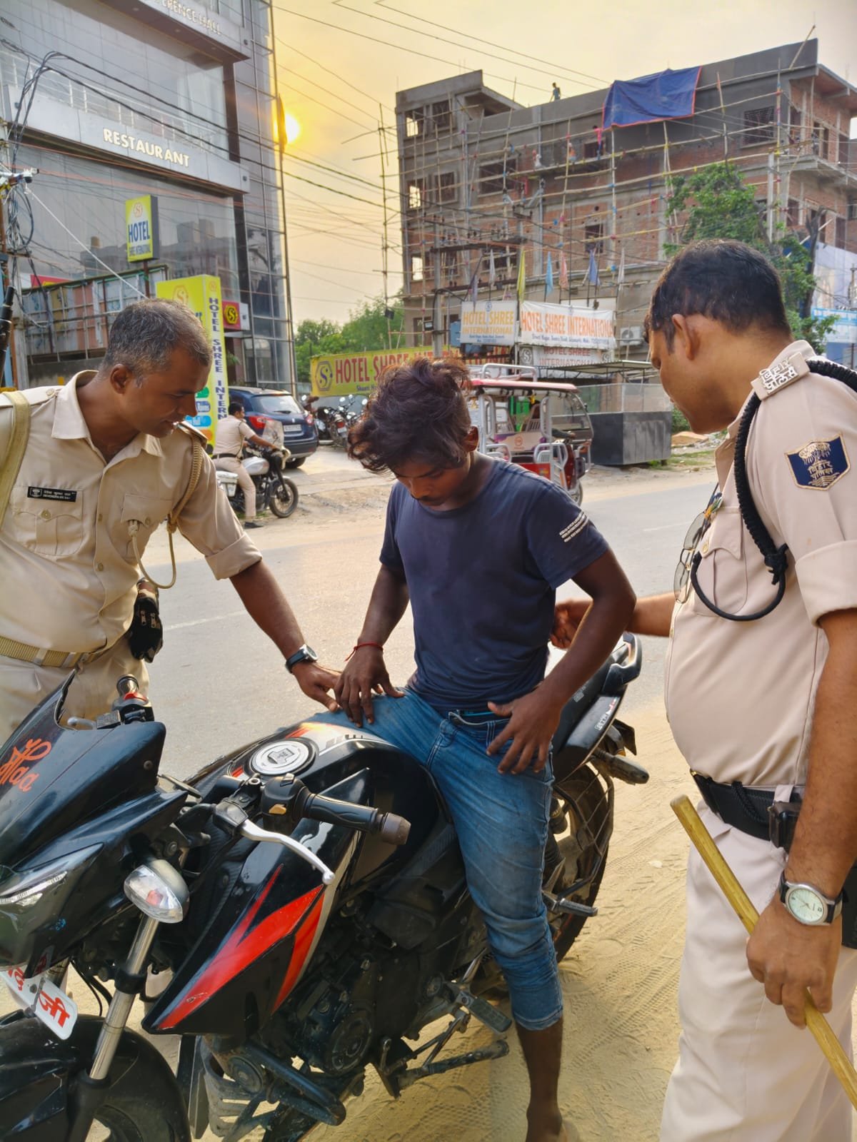 सीतामढ़ी में अपराध नियंत्रण को लेकर सघन वाहन जांच अभियान, असामाजिक तत्वों पर पुलिस की नजर