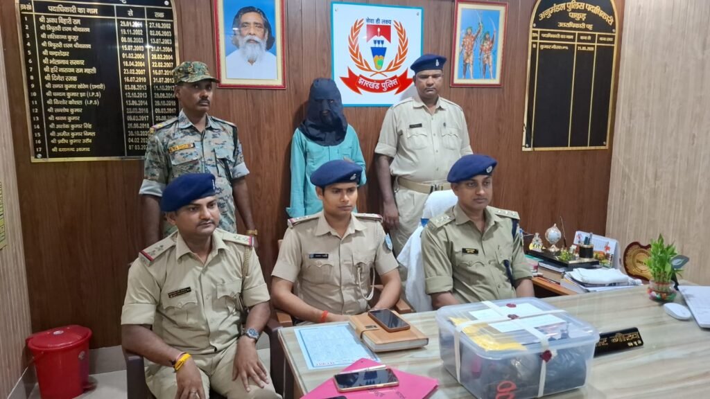 पाकुड़ में गांजे के अवैध कारोबार का खुलासा, 1.2 किलो गांजा के साथ 65 वर्षीय आरोपी गिरफ्तार