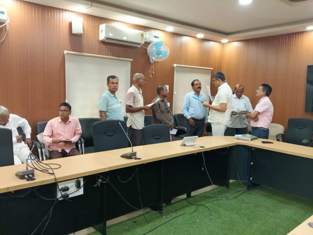 सीतामढ़ी में ‘सबका सम्मान-जीवन आसान’ कार्यक्रम, अपर समाहर्ता ने सुनीं जन समस्याएं