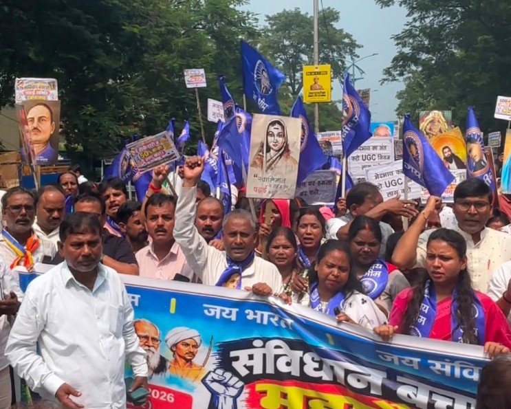 धनबाद में आरक्षण और यूजीसी के समर्थन में जोरदार प्रदर्शन, आंदोलन जारी रखने का संकल्प