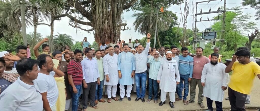 दुधिया पंचायत में कांग्रेस की जन चौपाल, MMDR बिल और SIR की शिकायतों पर चर्चा