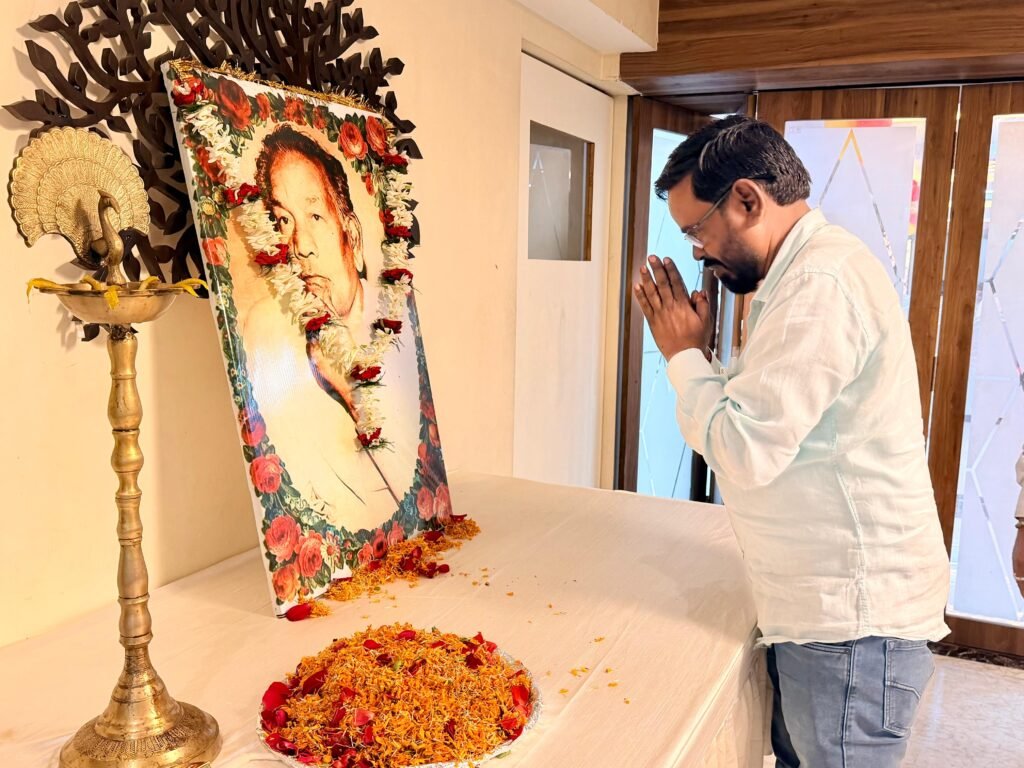 धनबाद में लव कुश सेवा संघ ने मनाई बिनोद बिहारी महतो की जयंती, ‘पढ़ो और लड़ो’ का लिया संकल्प
