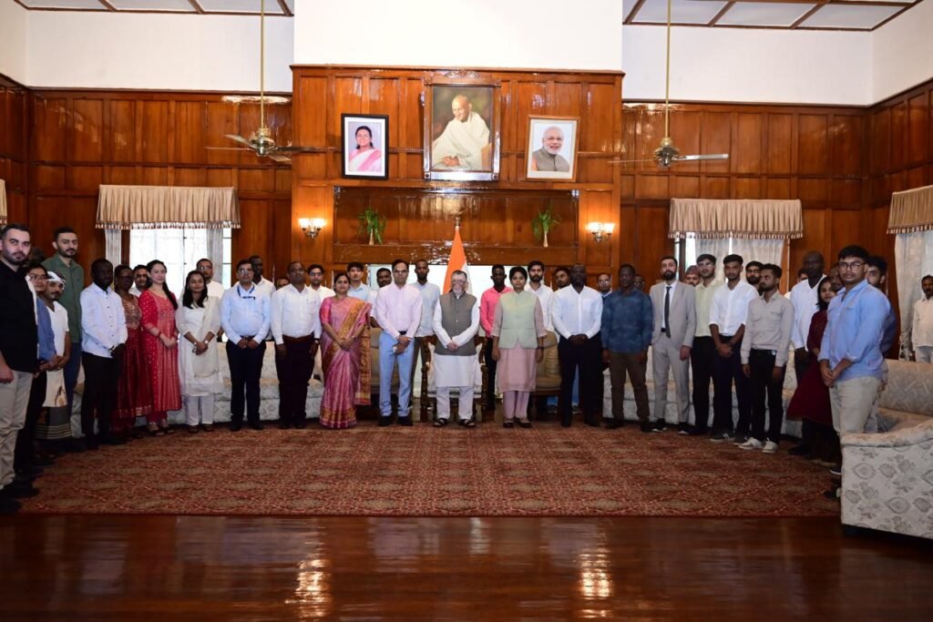 झारखंड के राज्यपाल से IIT-ISM धनबाद के विदेशी छात्रों ने की बातचीत, साझा किए भारत में पढ़ाई के अनुभव