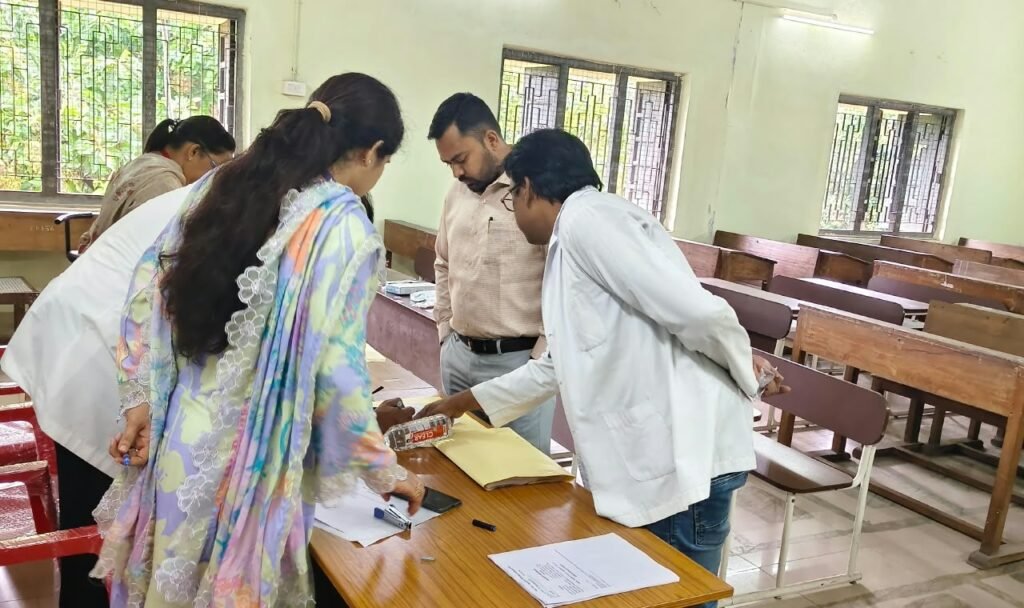 धनबाद में NHM के 12 श्रेणियों के पदों के लिए स्किल टेस्ट संपन्न, डीडीसी सन्नी राज ने किया निरीक्षण