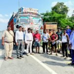 धनबाद में हाईवे पर अवैध पार्किंग के खिलाफ बड़ा अभियान, 52 वाहनों पर कार्रवाई