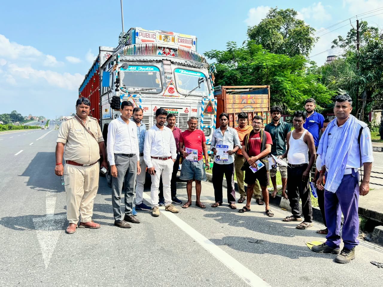 धनबाद में हाईवे पर अवैध पार्किंग के खिलाफ बड़ा अभियान, 52 वाहनों पर कार्रवाई