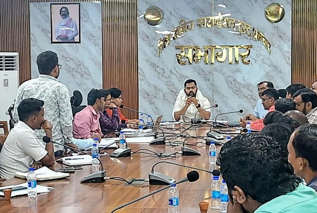 धनबाद में जल जीवन मिशन की समीक्षा, लापरवाही पर तोपचांची छोड़ सभी JE के वेतन पर रोक
