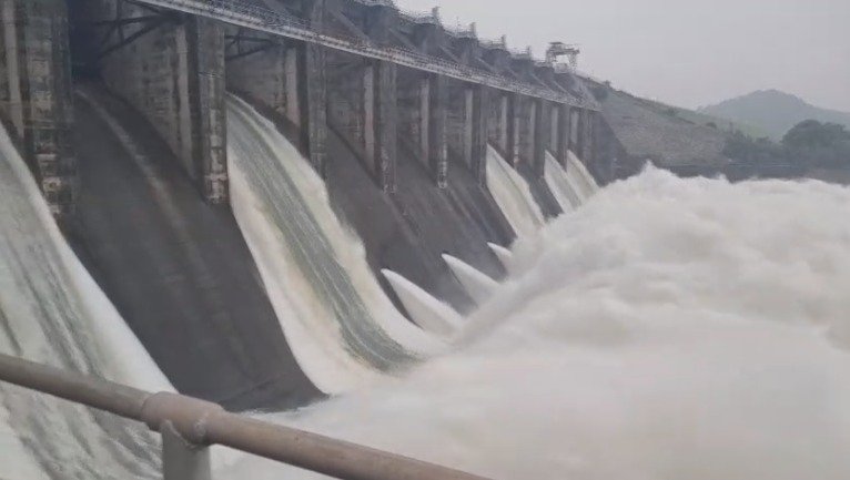 मैथन-पंचेत डैम से छोड़ा गया करीब एक लाख क्यूसेक पानी, बंगाल के निचले इलाकों में अलर्ट