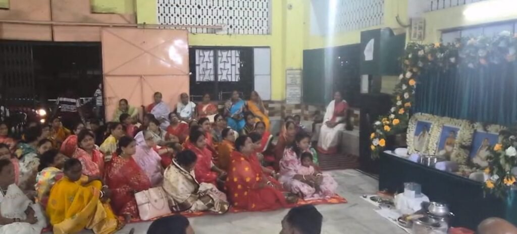 हीरापुर दुर्गा मंदिर में श्रद्धा और भक्ति के साथ मनाई गई ठाकुर अनुकूल चंद्र की जयंती, भजन-कीर्तन में जुटे श्रद्धालु