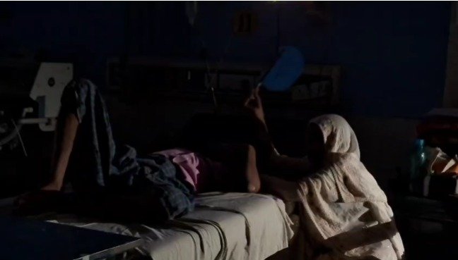 SNMMCH के सर्जिकल ICU में आधे घंटे बिजली गुल, मरीज की मौत का आरोप; परिजनों ने अस्पताल प्रबंधन पर लगाया लापरवाही का आरोप