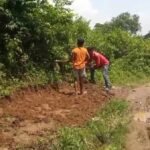 आजादी के 77 साल बाद भी सड़क नहीं, बड़ा जमुआ के तूरी टोला के ग्रामीण पहुंचे डीसी कार्यालय