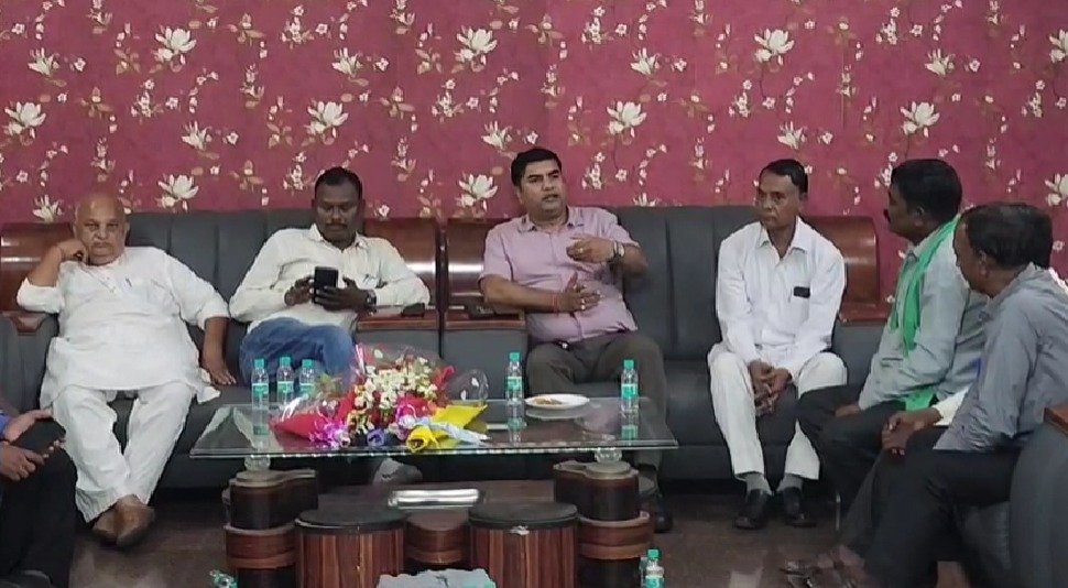 सिजुआ भू-धंसान पीड़ितों से मिले HAM प्रदेश अध्यक्ष, हरसंभव मदद का दिया भरोसा