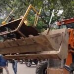 रणधीर वर्मा चौक से DRM चौक तक अतिक्रमण पर एक्शन, बुलडोजर लेकर पहुंची निगम की टीम