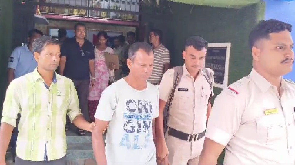 मुर्शिदाबाद में नाबालिग से दुष्कर्म का आरोप, शिकायत के बाद किराना व्यवसायी गिरफ्तार