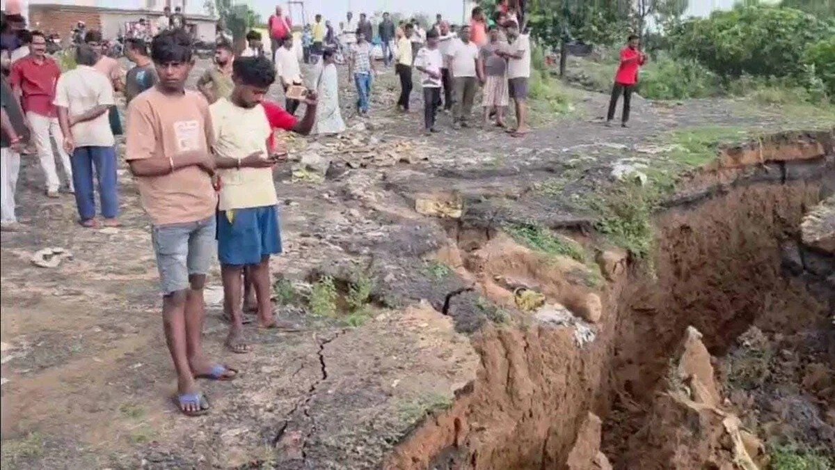 बाघमारा में अवैध कोयला खनन के दौरान चाल धंसी, दो महिलाओं की मौत