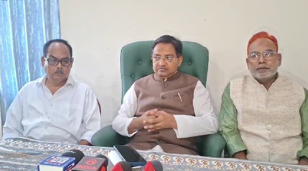 पाकुड़ पहुंचे शहजादा अनवर, पेपर लीक से लेकर चुनाव कैंपेन कमेटी तक क्या बोले कांग्रेस नेता?