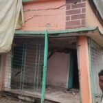 धनबाद के छाताबाद में तेज धमाके के साथ धंसी जमीन, कई घरों में आई दरारें