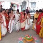धनबाद में कर्मा पूजा की धूम, भाइयों की लंबी आयु के लिए बहनों ने रखा उपवास