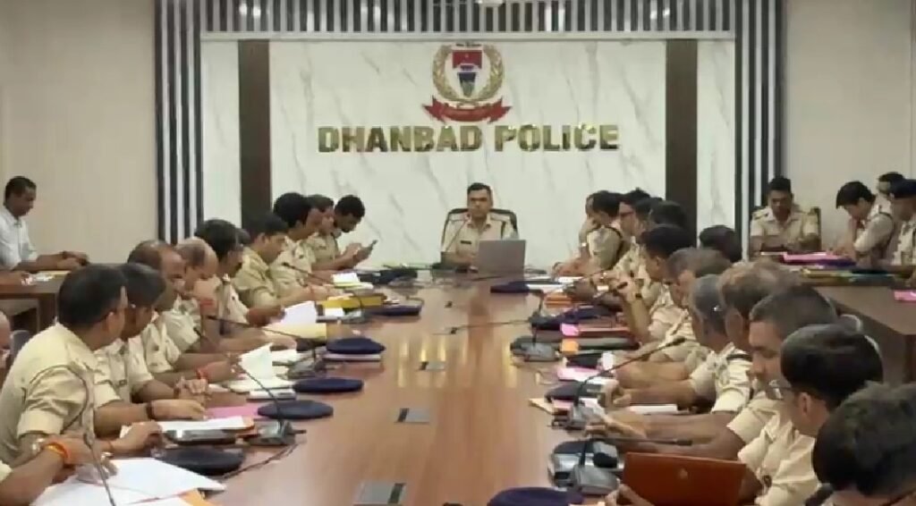 दुर्गा पूजा को लेकर धनबाद पुलिस अलर्ट, एसएसपी ने दिए सुरक्षा के सख्त निर्देश