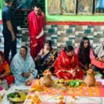 लोदना महा रक्षाकाली धाम पहुंचीं रागिनी सिंह और संजीव सिंह, मां के दरबार में टेका माथा
