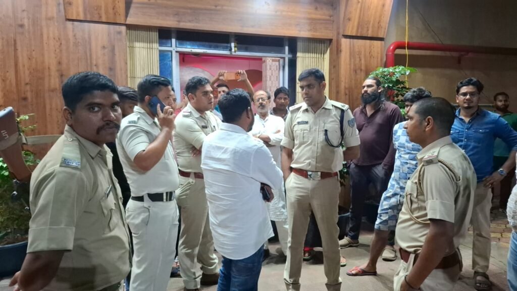 पाकुड़ के होटल में मालदा के 26 जिप सदस्य, बंगाल पुलिस पहुंची तो मचा हंगामा