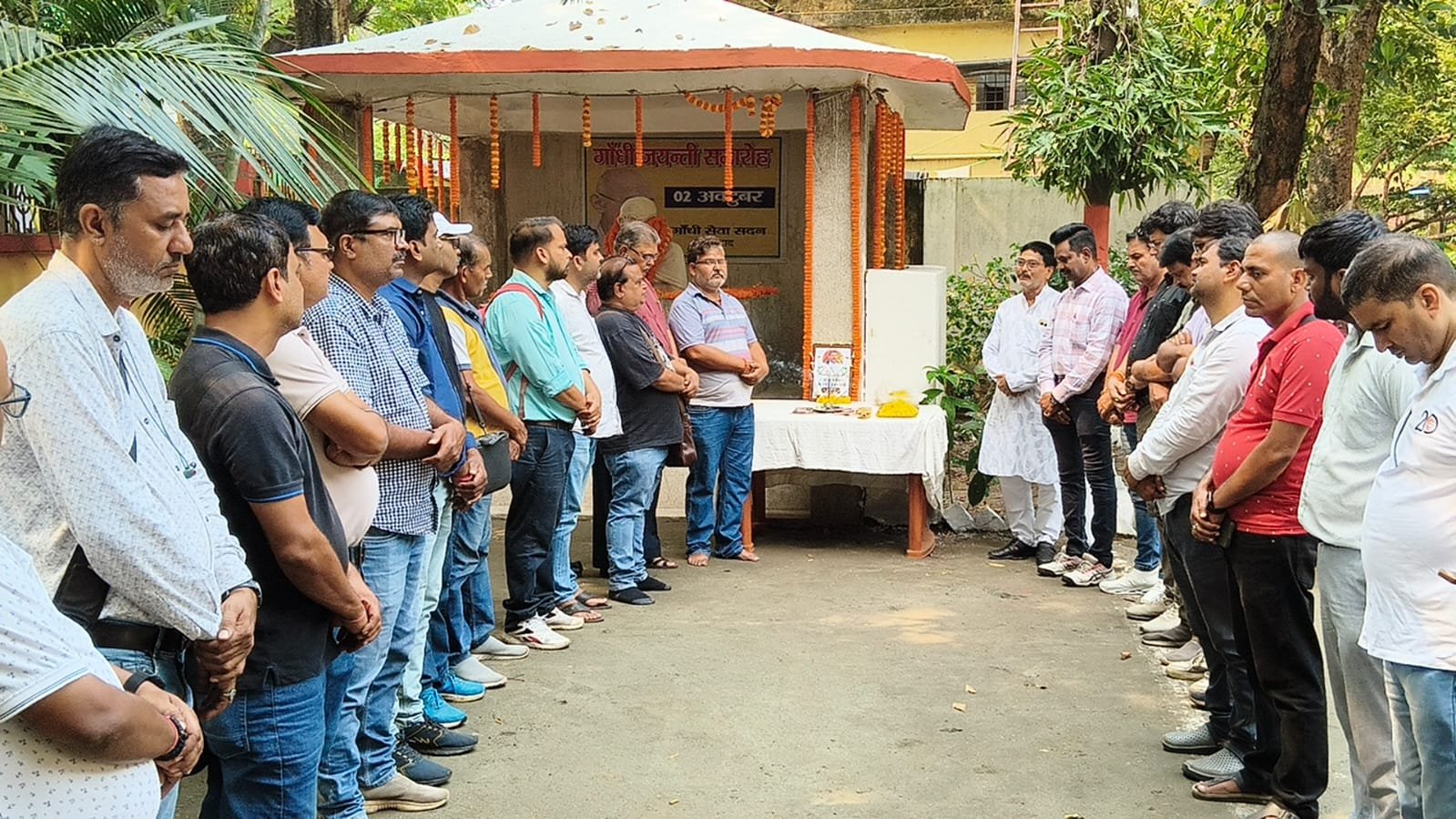 धनबाद प्रेस क्लब में दिवंगत पत्रकार मुकेश कुमार सिन्हा को दी गई श्रद्धांजलि