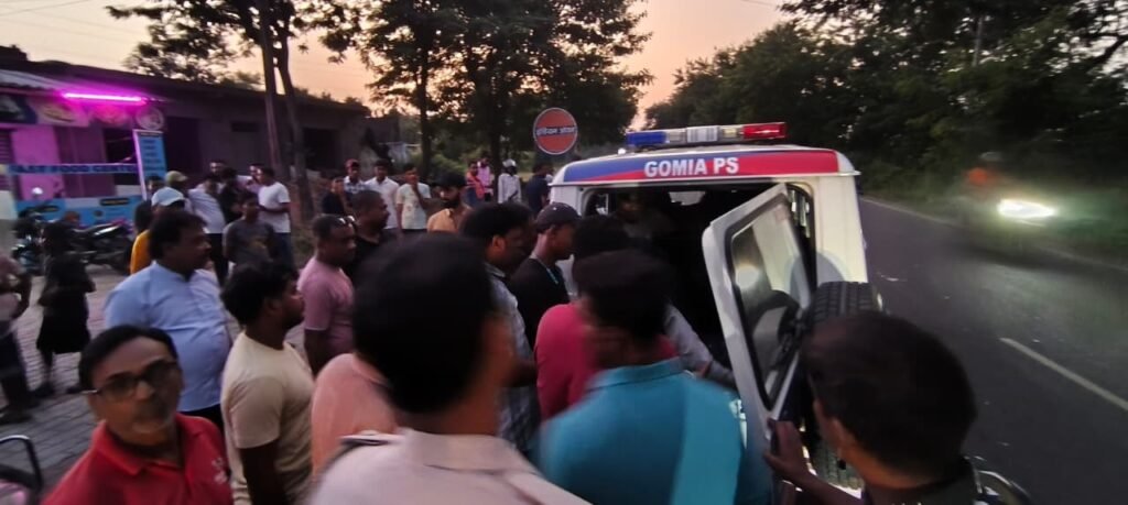 Gomia Accident: लड्डू फैक्ट्री के पास दो बाइकों में जोरदार टक्कर, दो युवक गंभीर