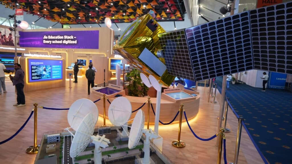 Jio Satellite Connectivity: 1,600 सैटेलाइट और 23 ग्राउंड स्टेशन से बदलेगी कनेक्टिविटी की तस्वीर