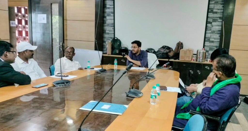 Dhanbad Mega Help Desk Camp: राजनीतिक दलों को दी गई जानकारी, 10 अक्टूबर को सभी बूथों पर लगेगा कैंप