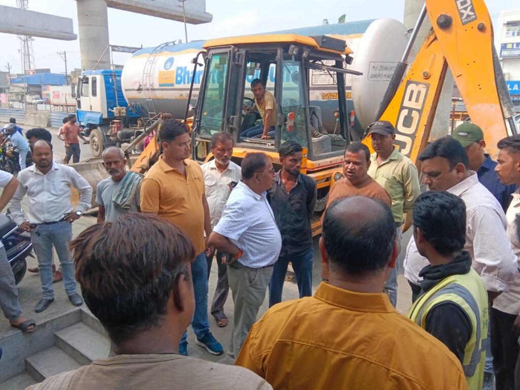 Govindpur Encroachment Drive: NHAI की जमीन से अतिक्रमण हटाने का अभियान तेज, GT Road पर टूटीं सीढ़ियां-छज्जे