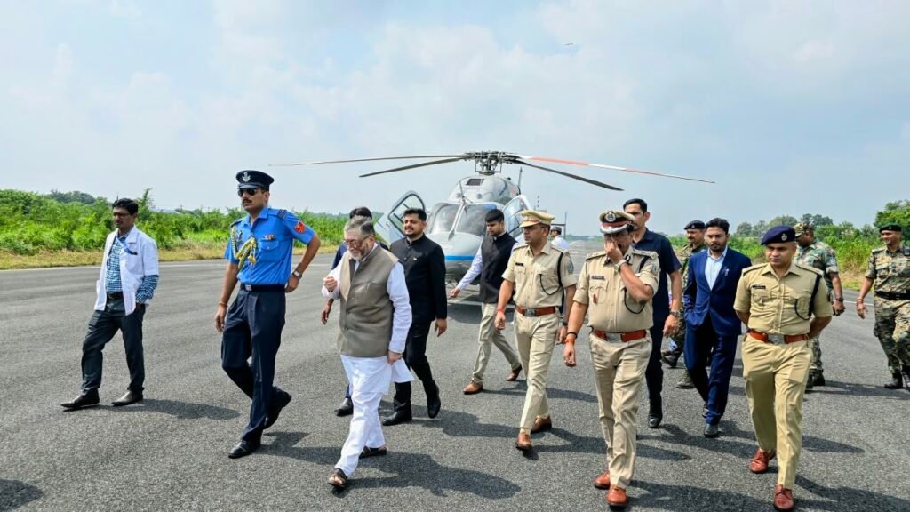 Governor Dhanbad Visit: बरवाअड्डा एयरपोर्ट पर राज्यपाल का स्वागत, सुरक्षा के लिए तैनात रही विशेष टीमें