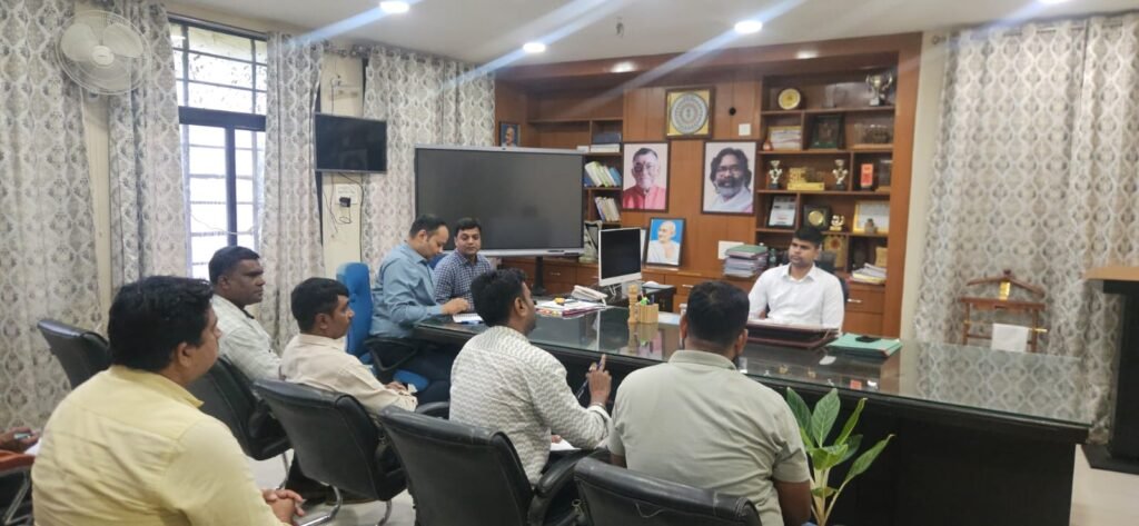 Dhanbad News: त्योहारों से पहले पानी की समस्या दूर करने में जुटा निगम, पाइपलाइन लीकेज पर सख्ती